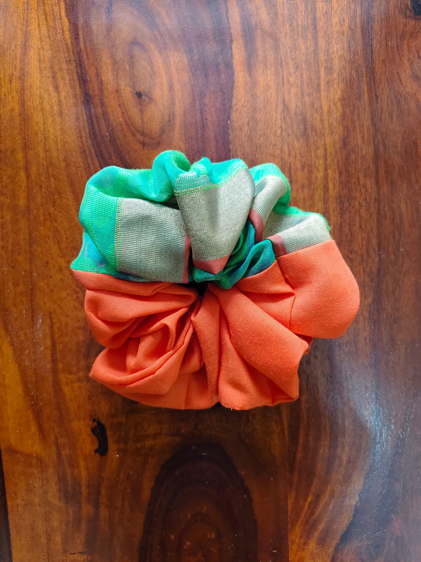 Prelo Scrunchie Large orange with green organza