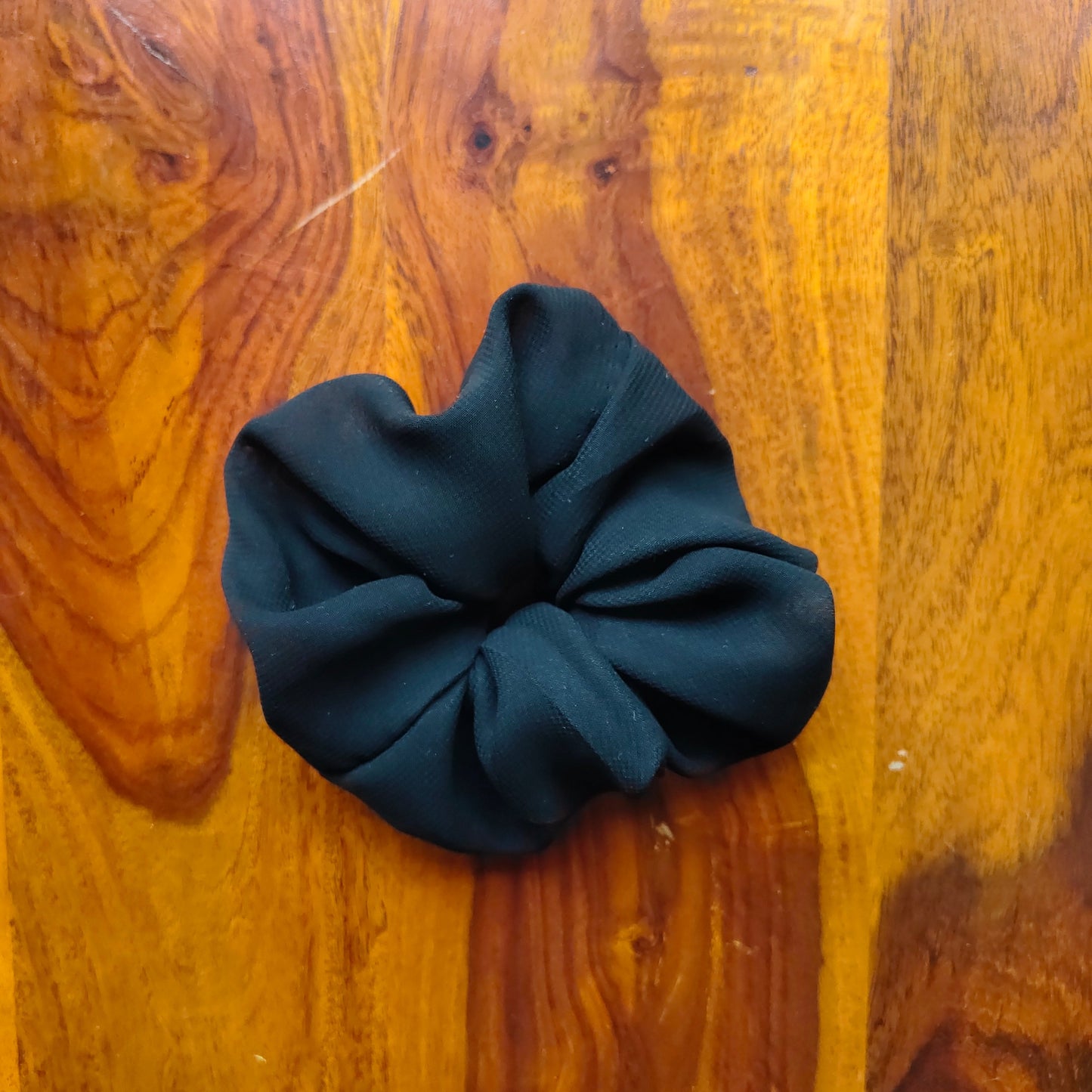 Prelo Medium Scrunchie black