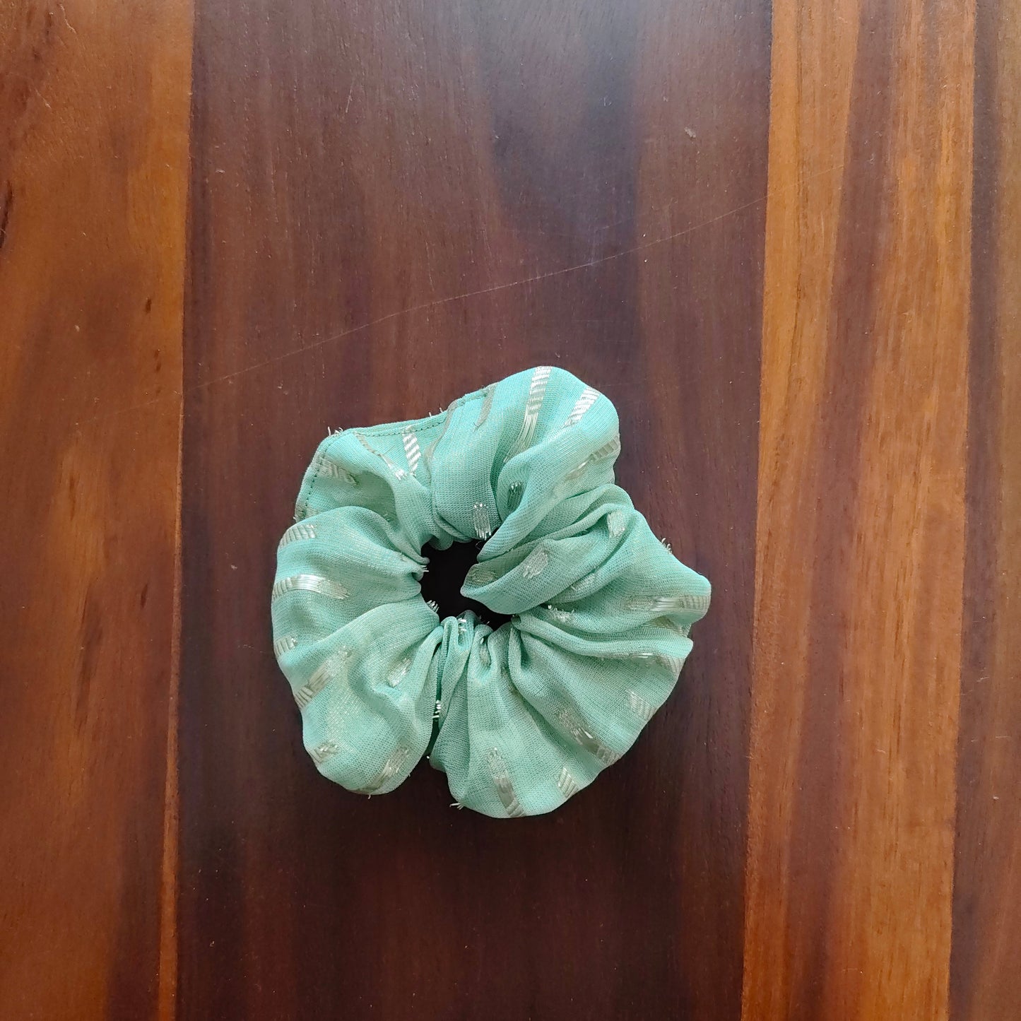 Prelo Mini Scrunchie in green and gold