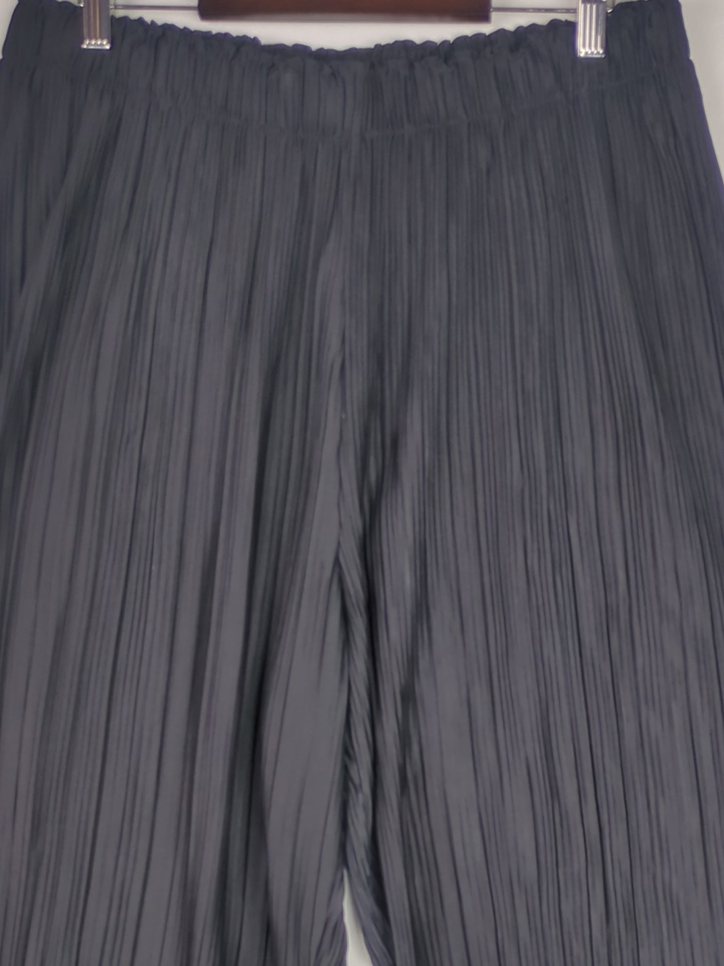 Pleated Black