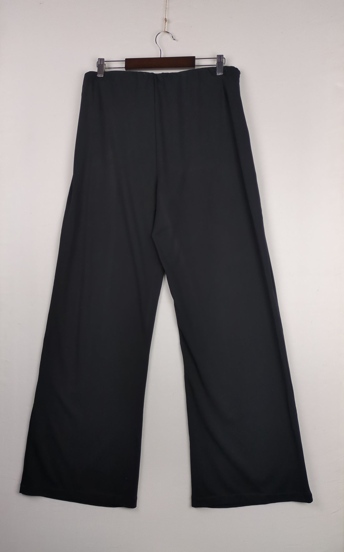 Flowy Black