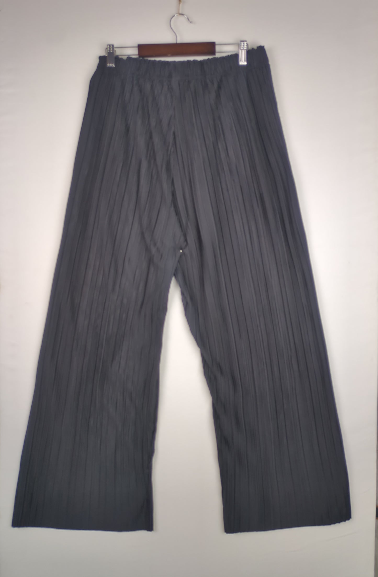 Pleated Black