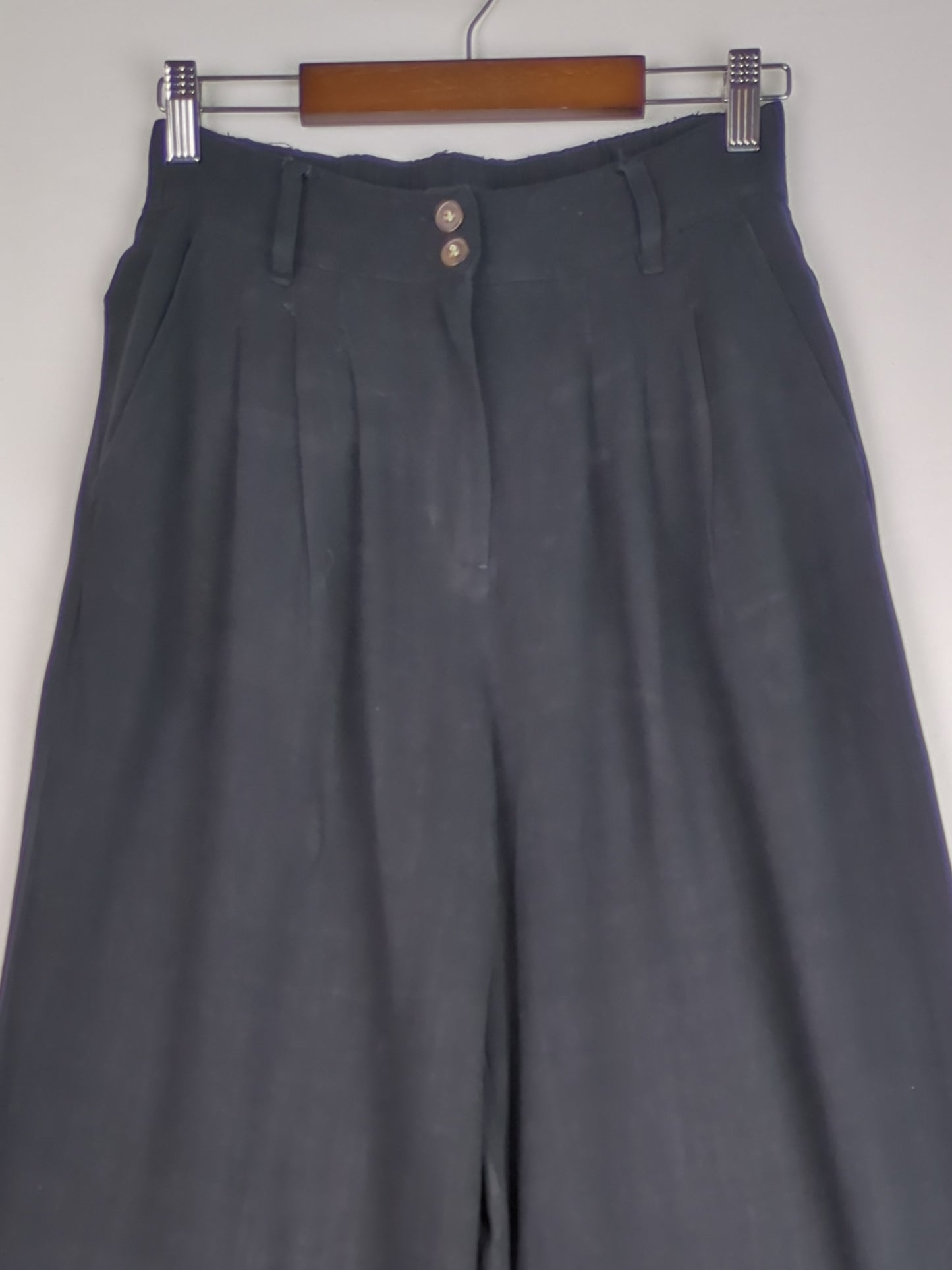 Flowy Black