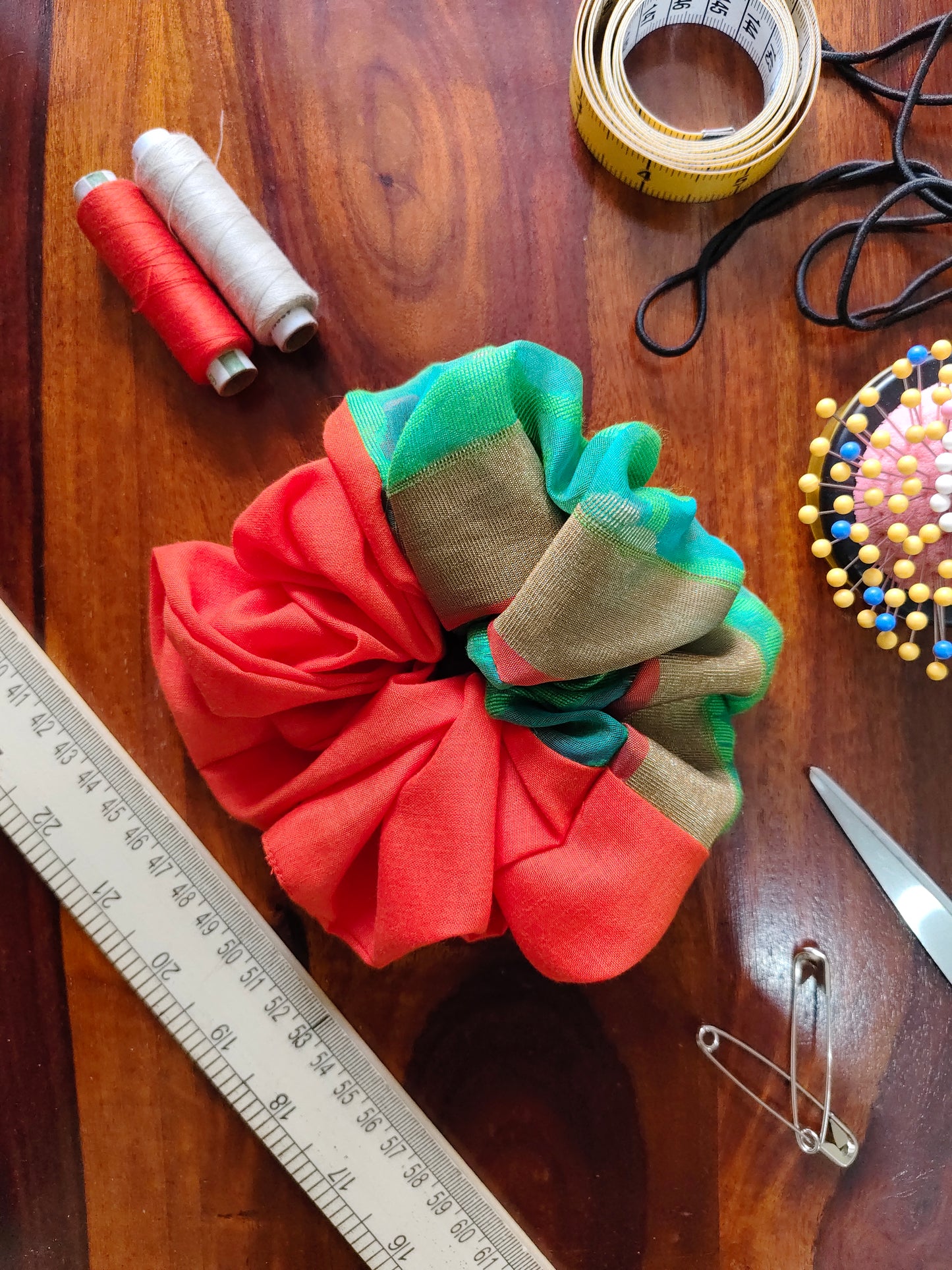 Prelo Scrunchie Large orange with green organza