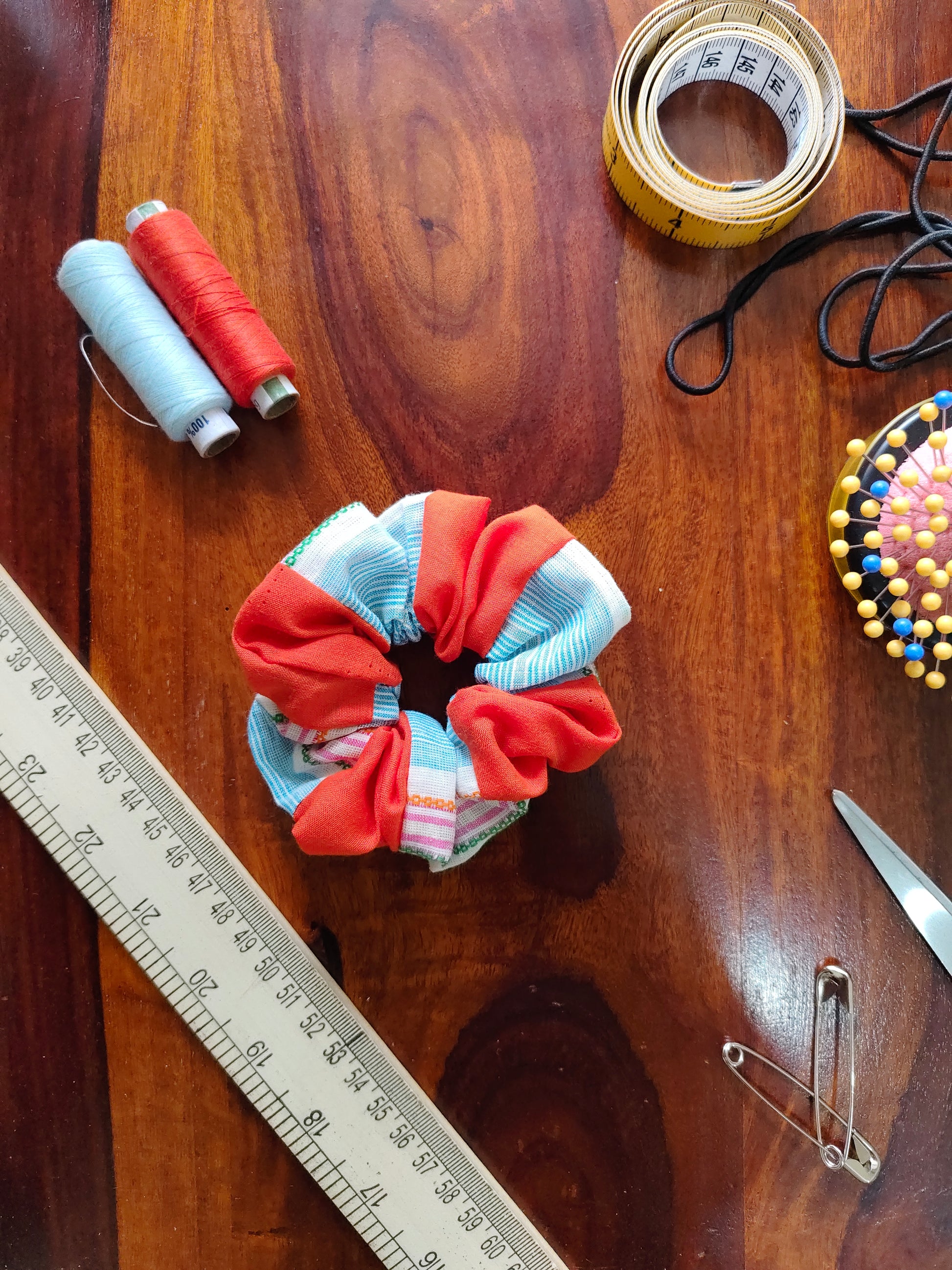 Prelo medium scrunchie blue orange