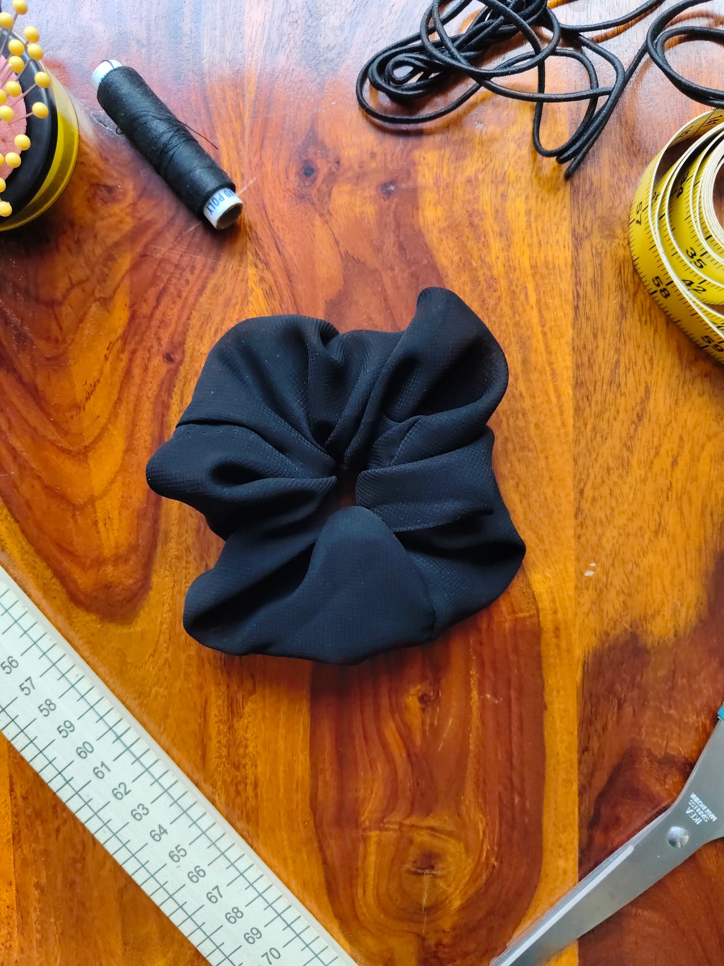 Prelo Medium Scrunchie black