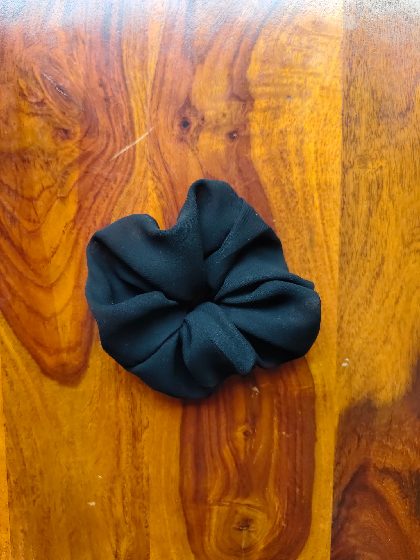 Prelo Medium Scrunchie black