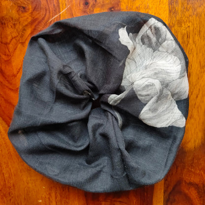 Prelo Large scrunchie with floral white and black pattern