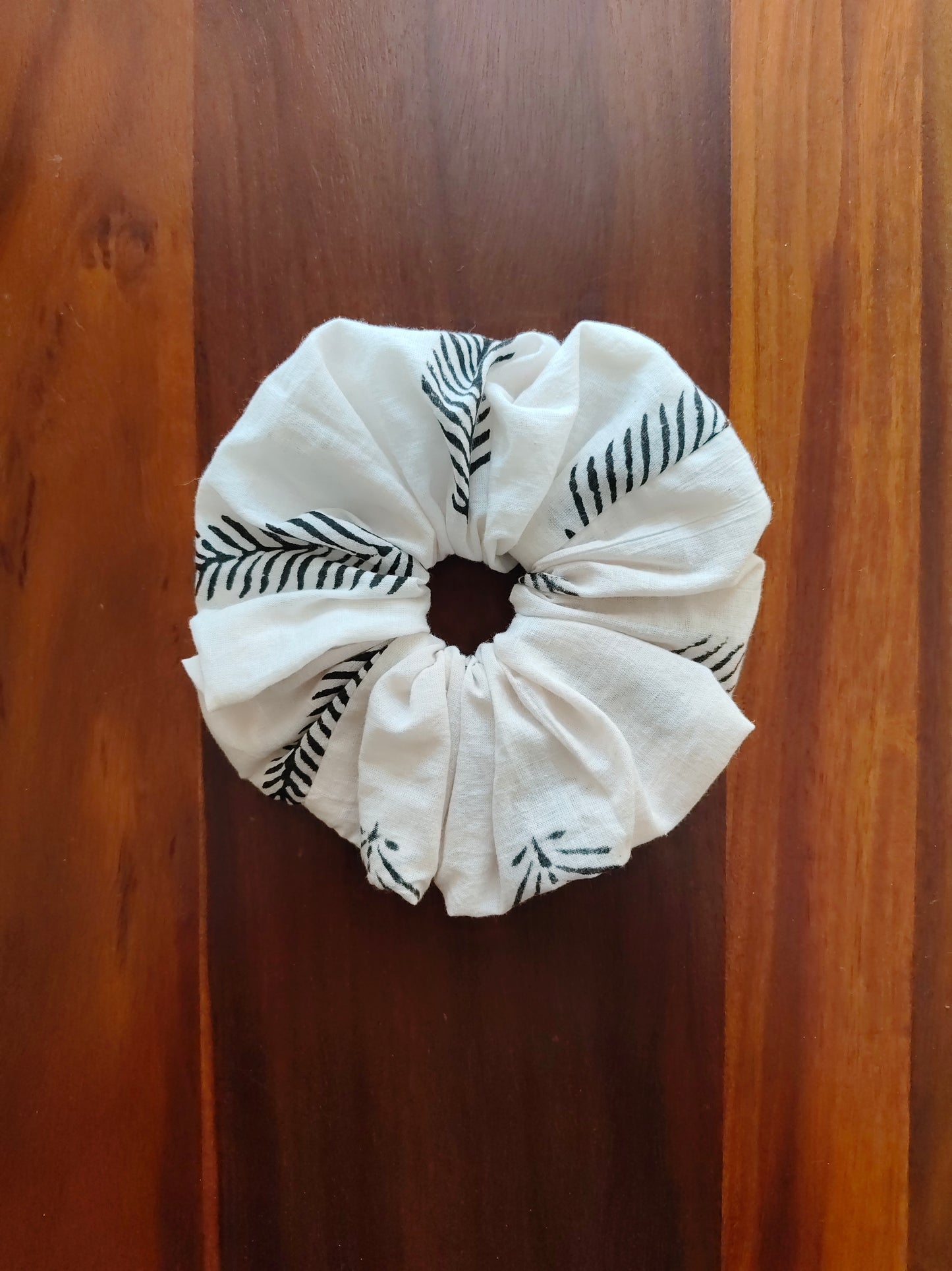 Prelo Large Scrunchie - White with black block print