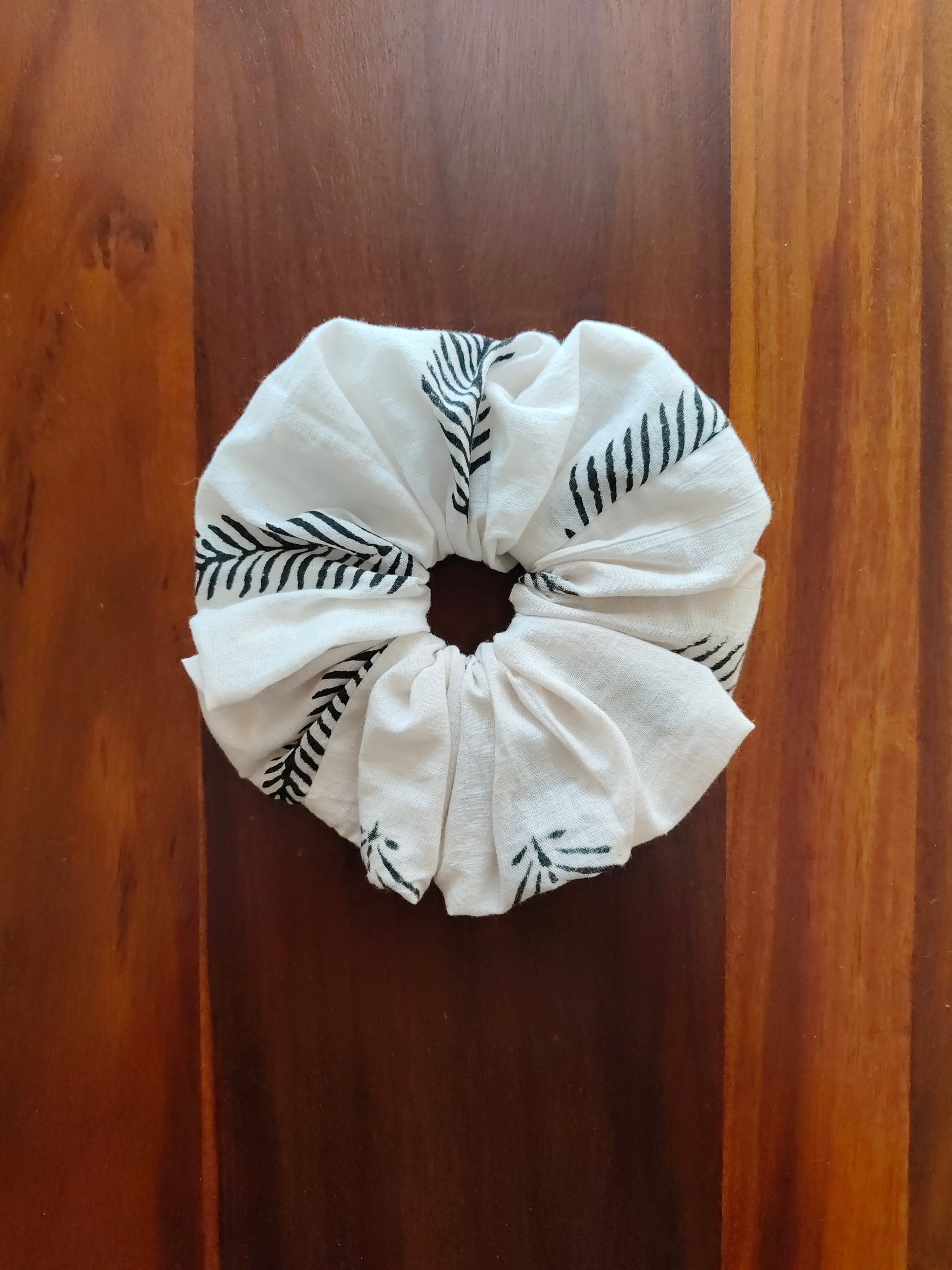 Prelo Large Scrunchie - White with black block print