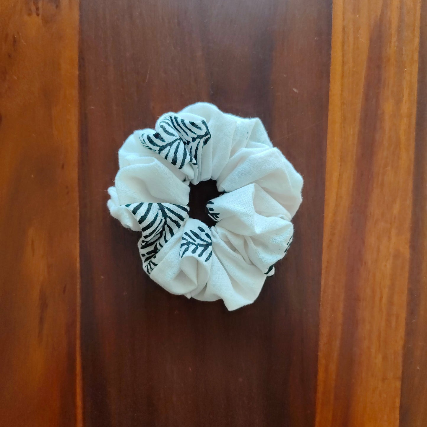 Prelo Mini Scrunchie - White with black block print