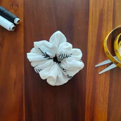 Prelo Mini Scrunchie - White with black block print