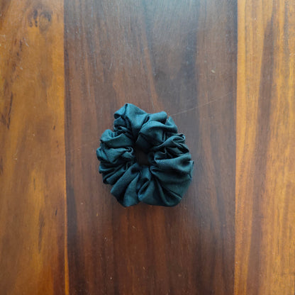 Prelo mini scrunchie solid black