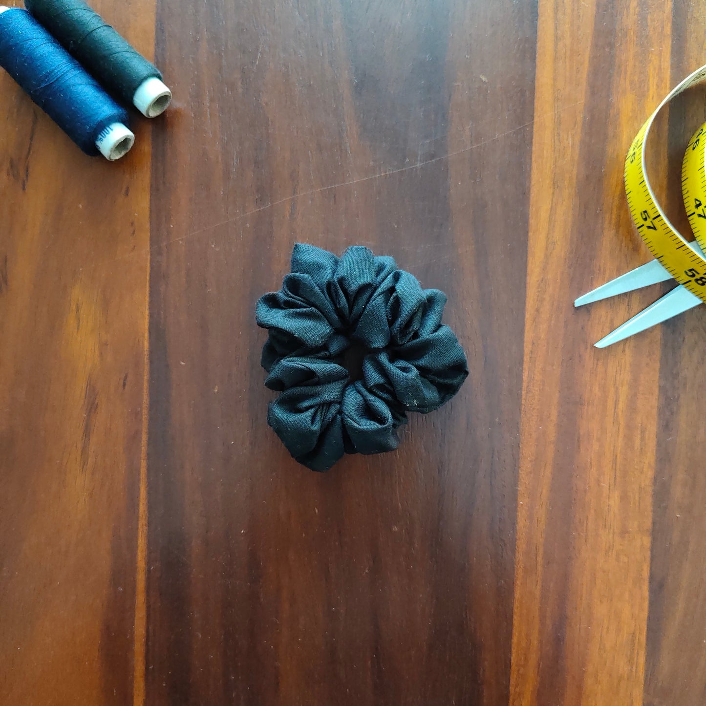 Prelo mini scrunchie solid black