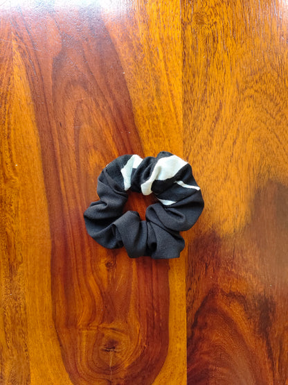 Prelo mini scrunchie black with white black panel