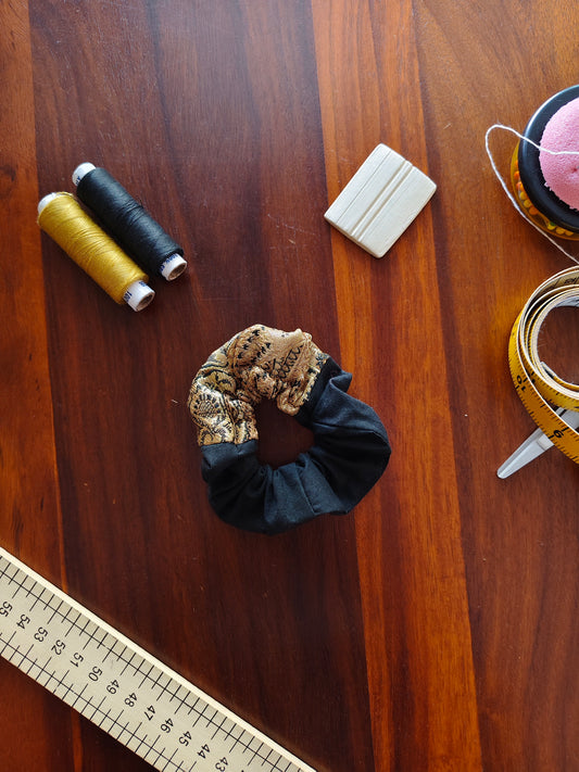 Prelo small traditional brocade scrunchie