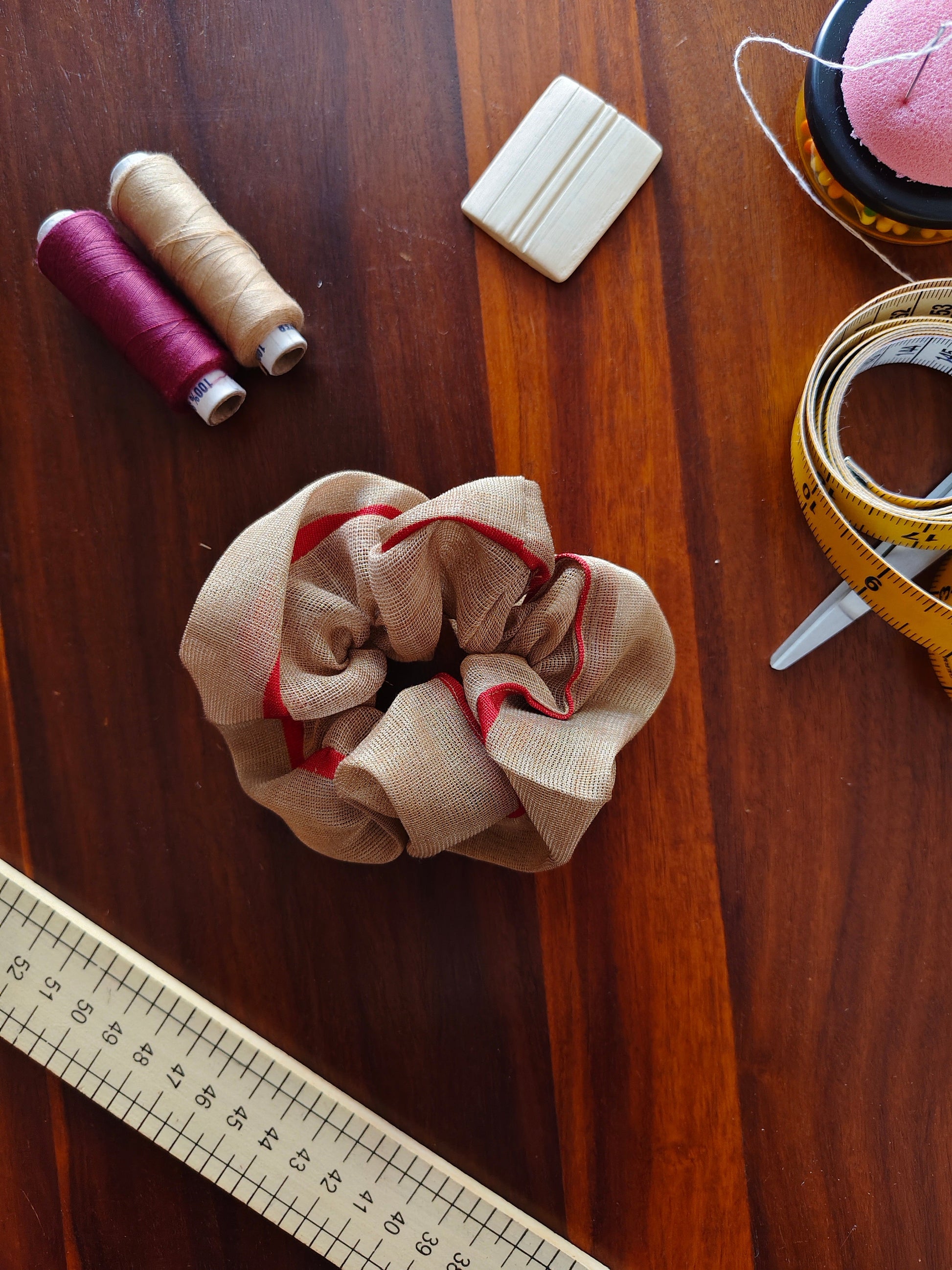 Prelo medium beige scrunchie