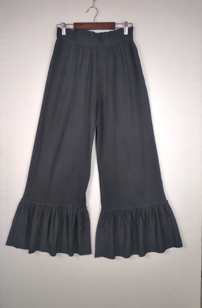 Frilled Black