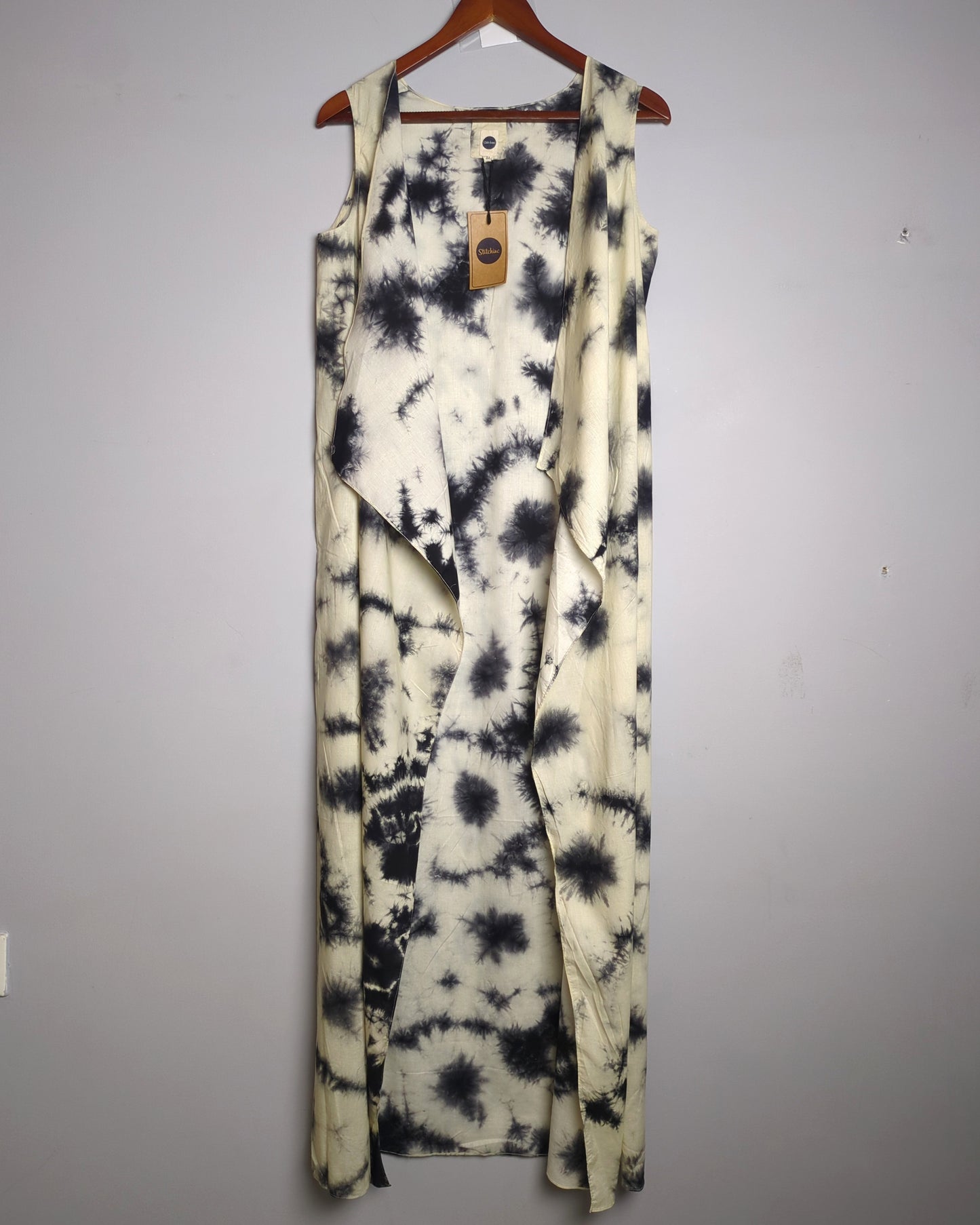 Stitchinc Black Sleeveless Shrug