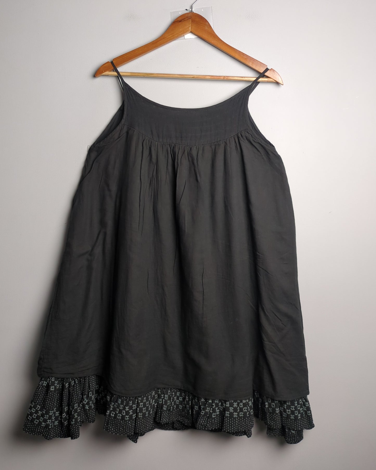 Creo Black Swing Top