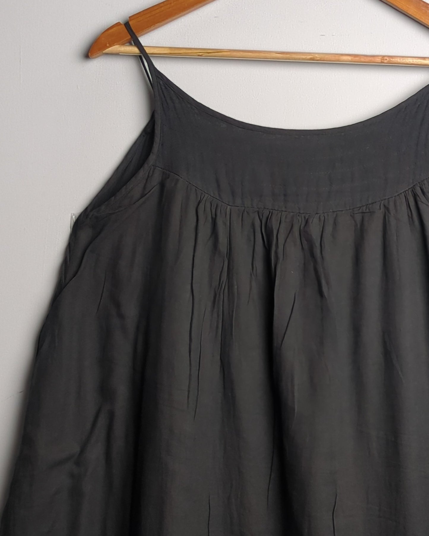 Creo Black Swing Top