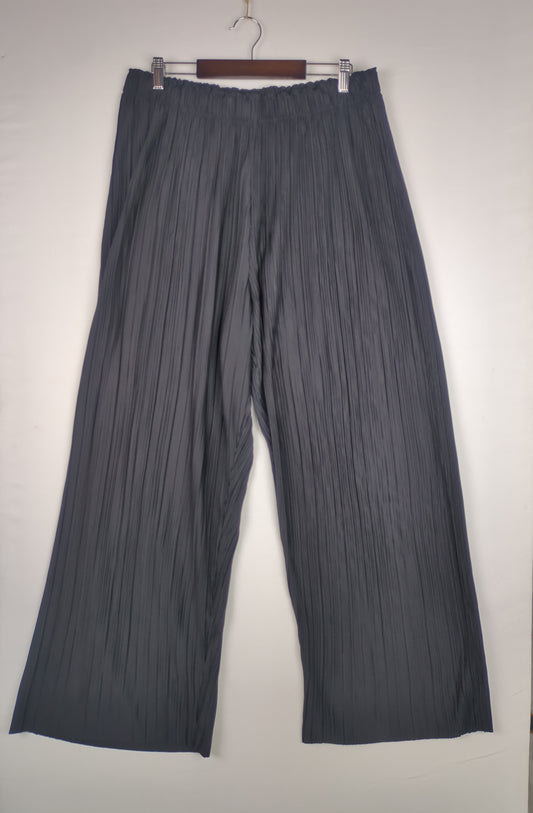 Pleated Black