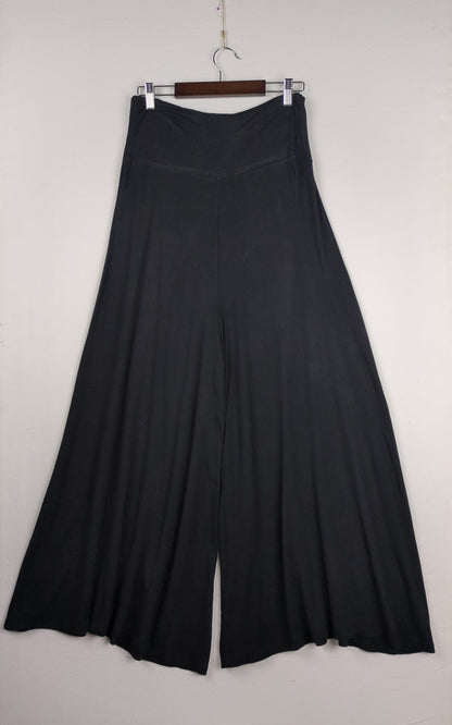 Flowy Black