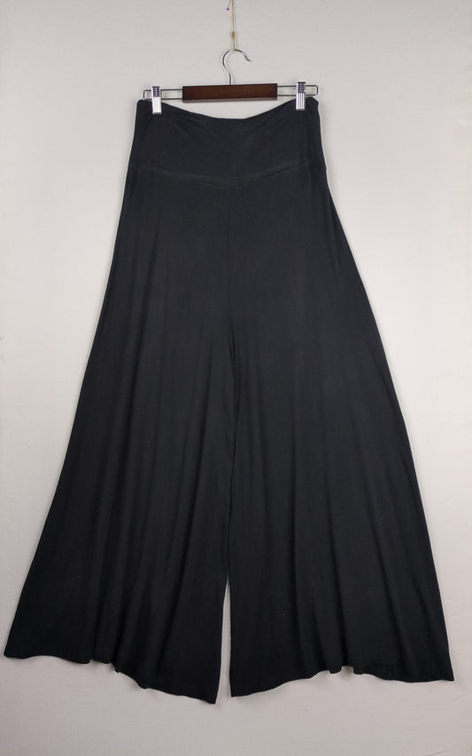 Flowy Black