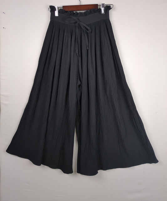 Pleated Black