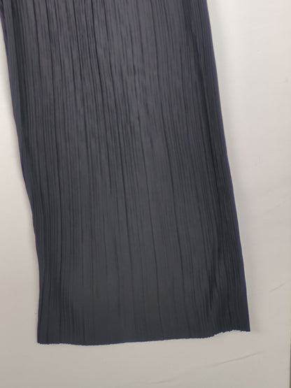 Pleated Black