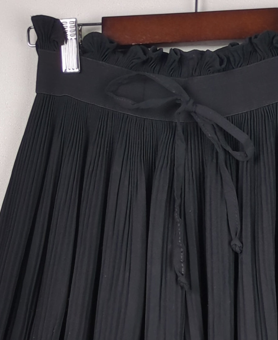 Pleated Black
