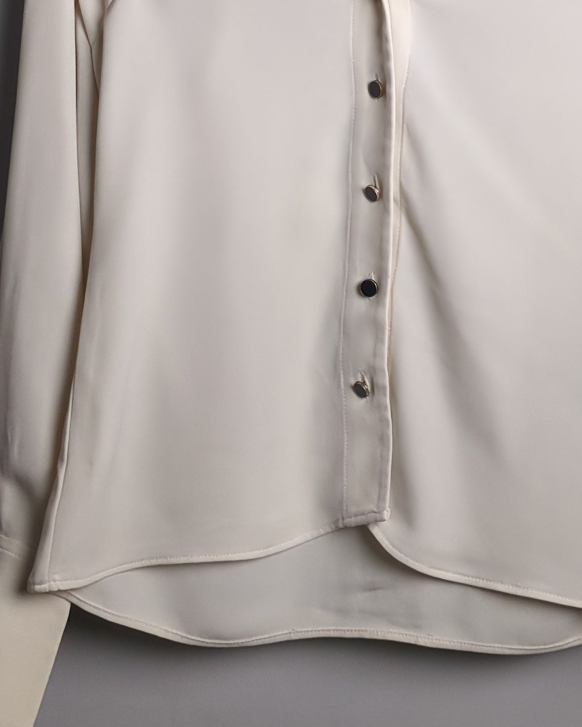 H&M Beige Buttoned Blouse