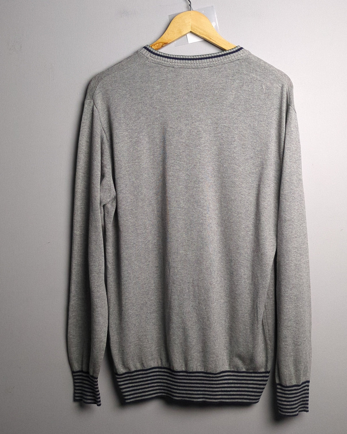 Wesport Gray V-Neck Sweater