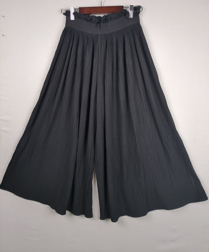 Pleated Black
