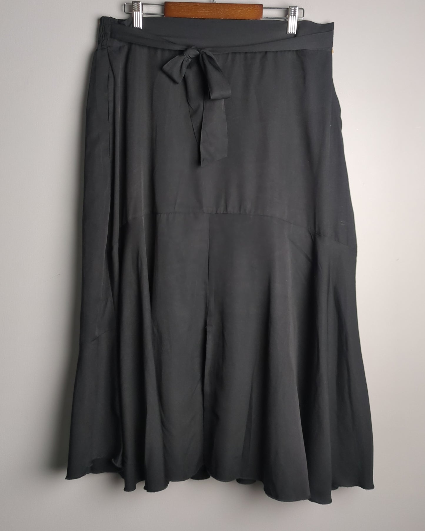 Bitter Line Black Midi Skirt