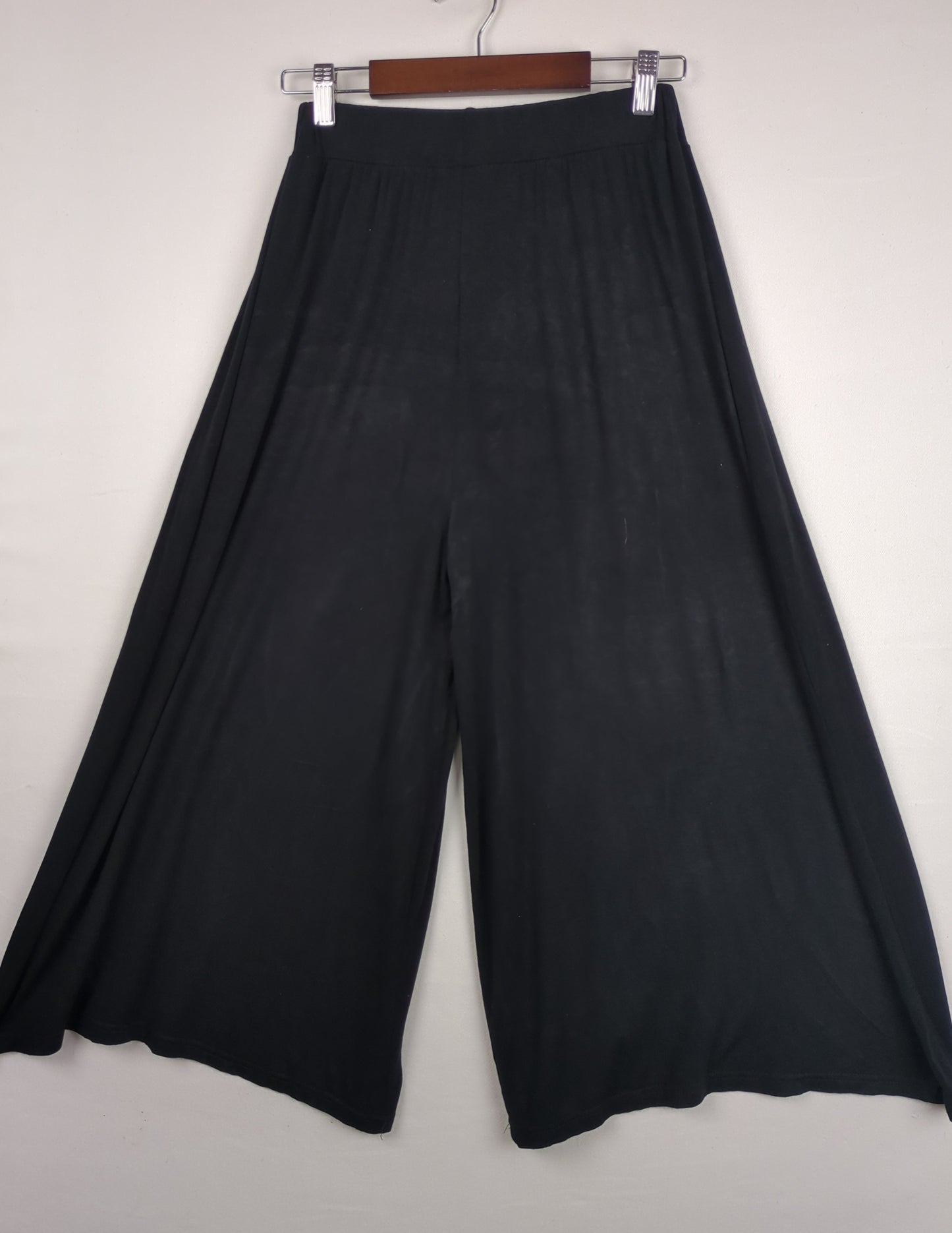 Wide Black