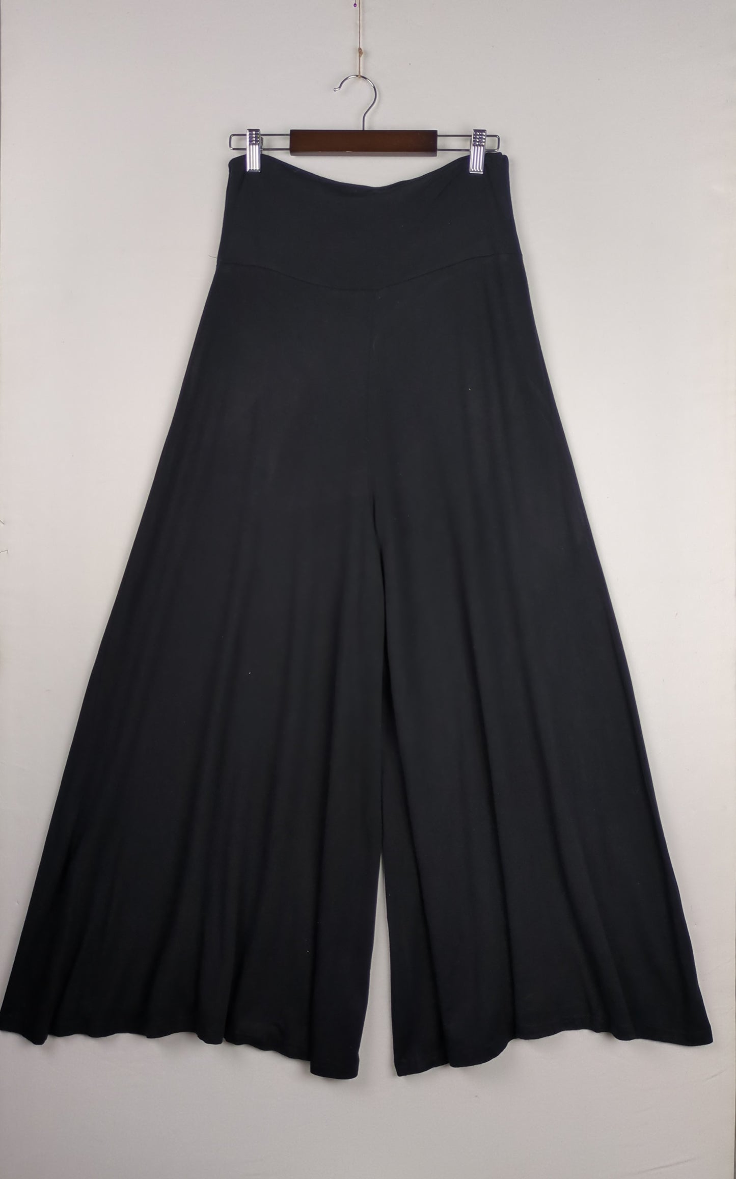 Flowy Black