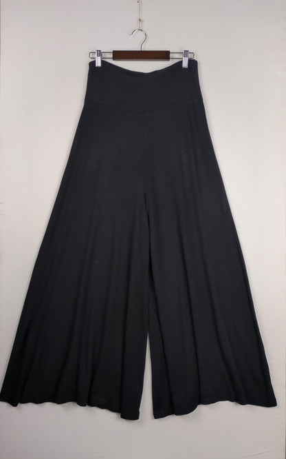 Flowy Black