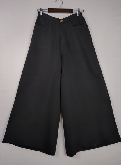 Flowy Black