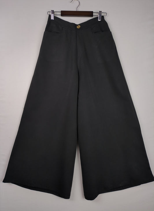 Flowy Black