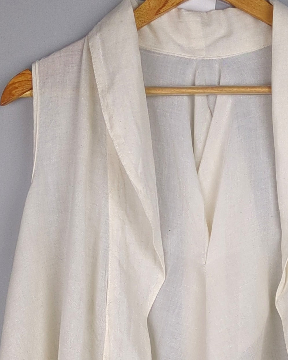 Cero White Sleeveless Vest