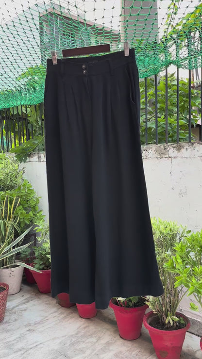 Flowy Black