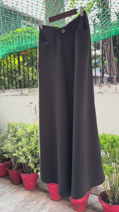 Flowy Black