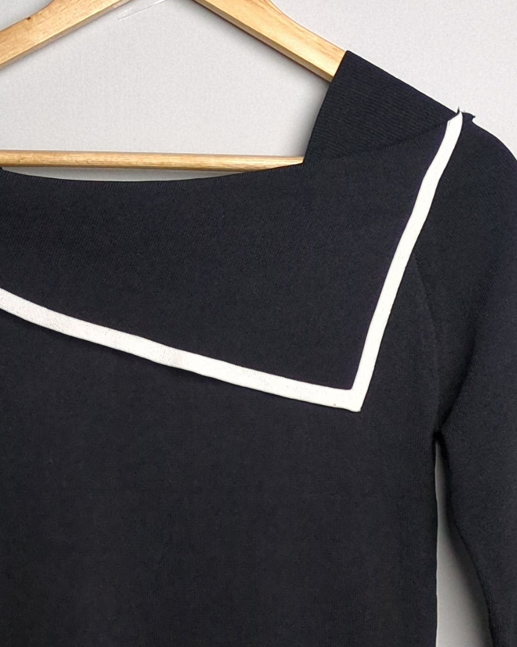 Suyi Black Asymmetric Top