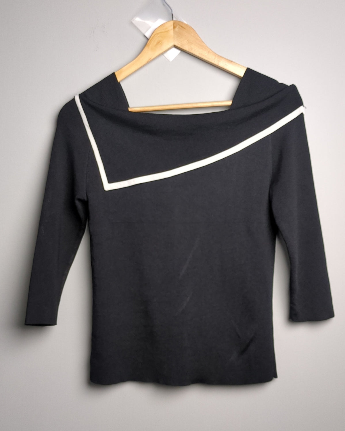 Suyi Black Asymmetric Top