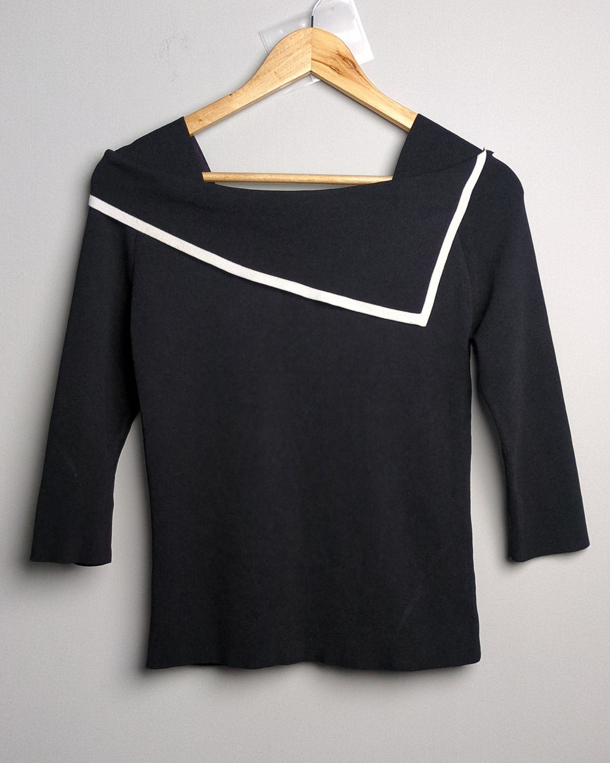 Suyi Black Asymmetric Top